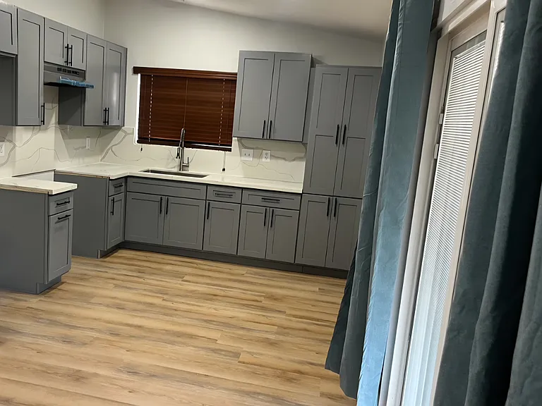 655 Juniper St — Photo 2
