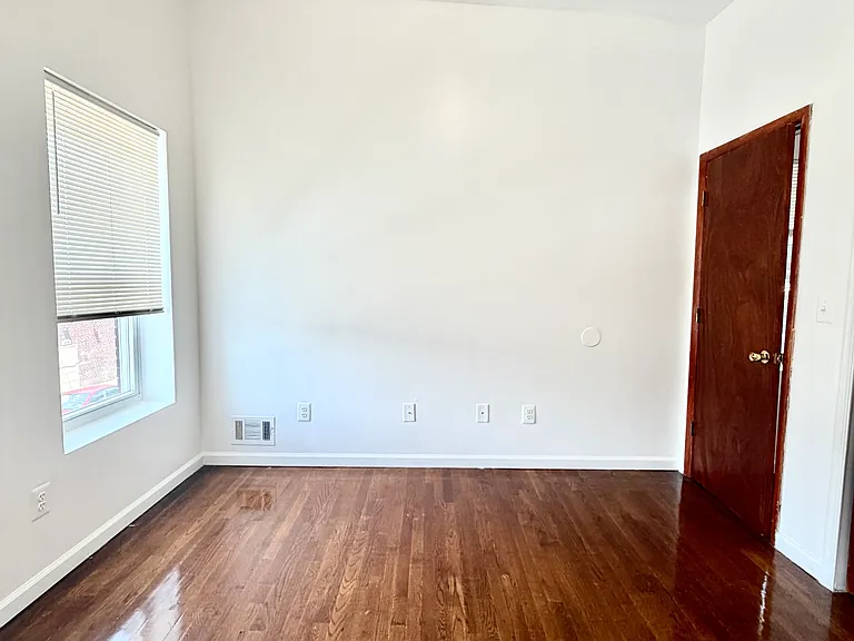 1829 N Port St — Photo 20