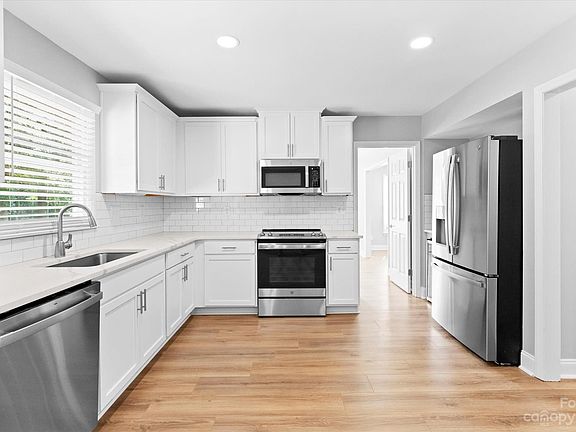 5th image of 1800 Chesterfield Dr