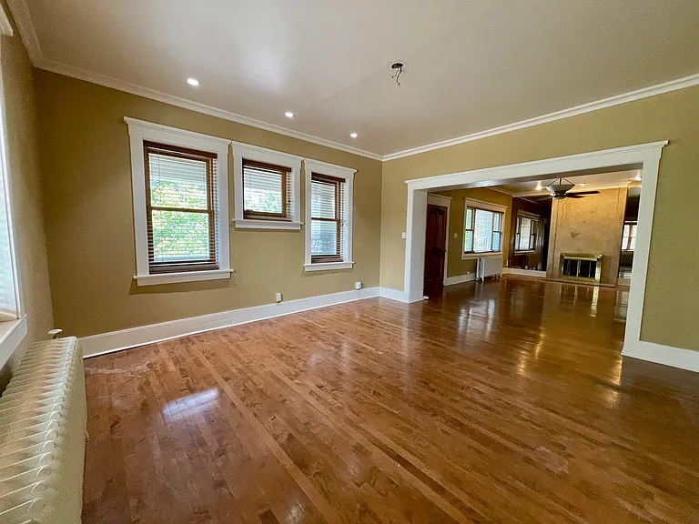 502 N 200 W — Photo 12