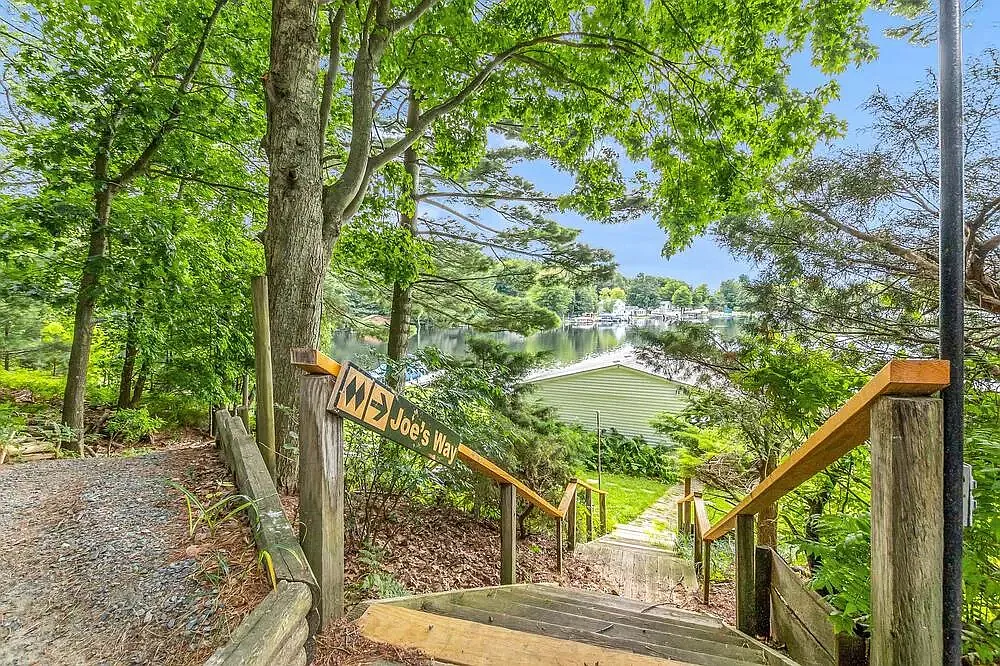 Fully Furnished 2BD, 2BA Home on the Middle Bayou of Hamlin Lake — Photo 4