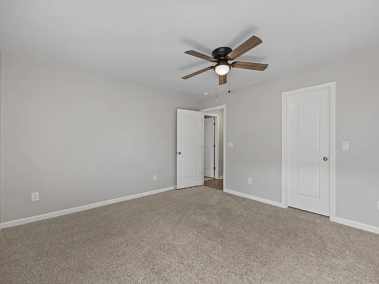 4500 Sandstone Dr — Photo 5