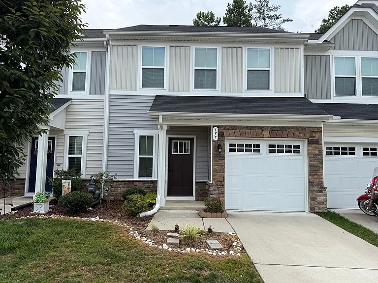 137 Capeside Ct — Photo 1