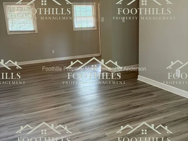 1109 Centerville Rd — Photo 3