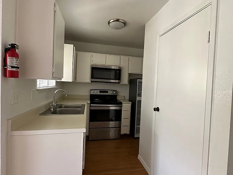 7901 Cambridge St — Photo 45