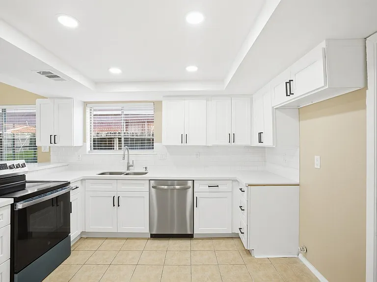 10506 Stockman Ln — Photo 9