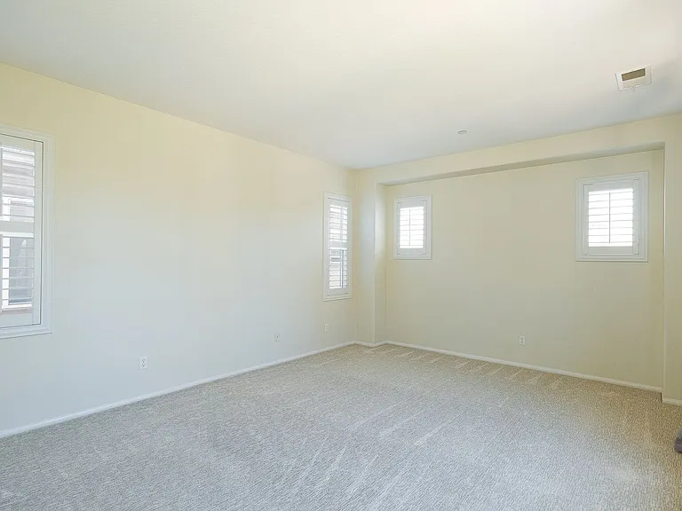 326 Lakeview Ct — Photo 28