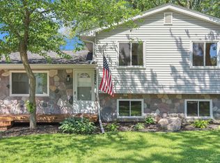 7250 Sandy Beach Dr, Waterford, MI 48329