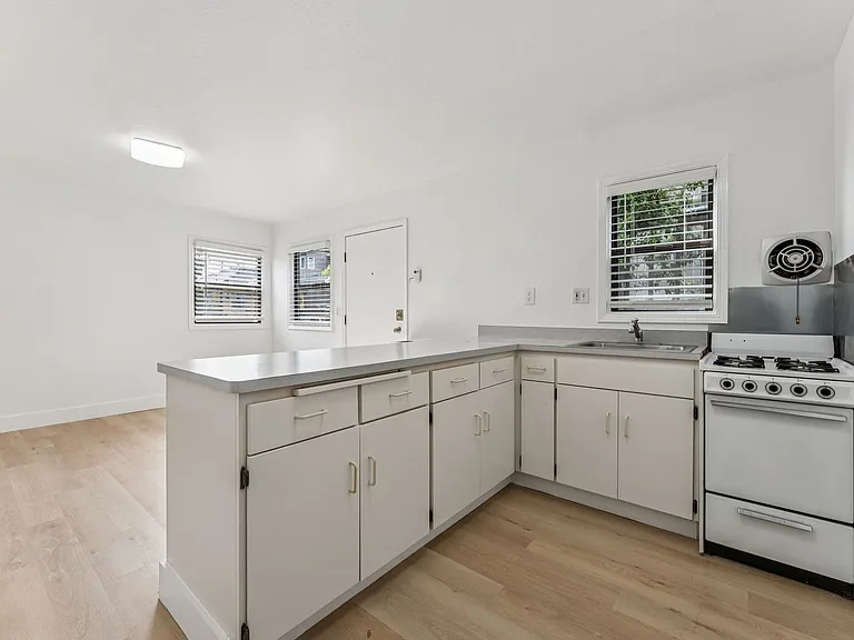 5941 Vallejo Street 1253 #1255 — Photo 4