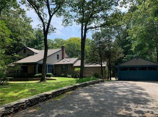 25 Kinnicutt Rd E, Pound Ridge, NY 10576