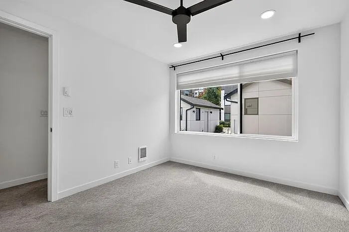 3819 S Cloverdale St — Photo 28