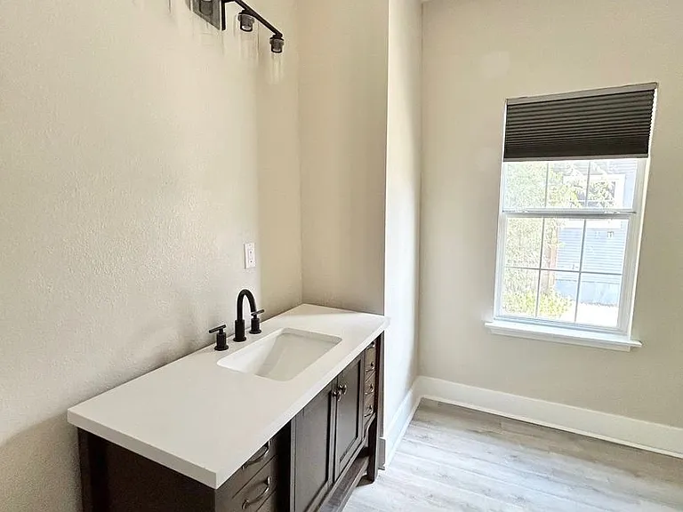 1135 W Ridgewood Ct — Photo 13