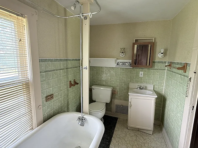 85 Shaefer St — Photo 7