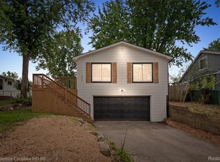 270 Arabelle St, Commerce Township, MI 48382