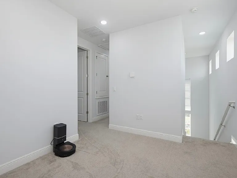 10322 Marconi Ave — Photo 16