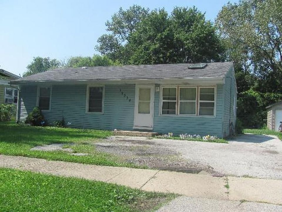 2nd image of 15334 Maple Ln