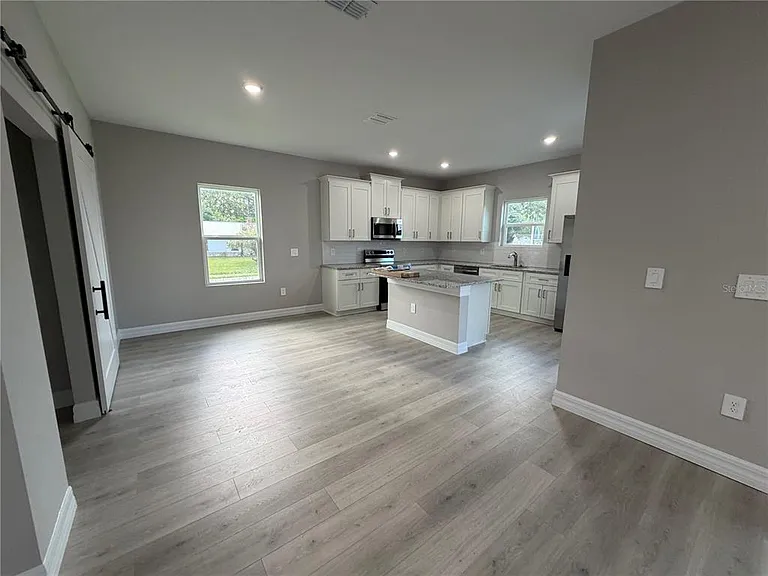 1100 Homer St NW — Photo 6