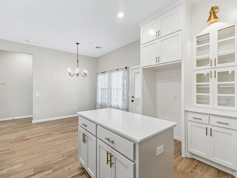 6509 NW 150th Ter — Photo 14