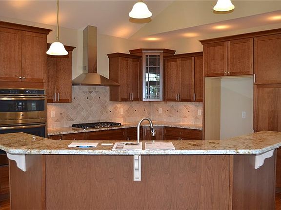 4th image of 539 Bretts Way