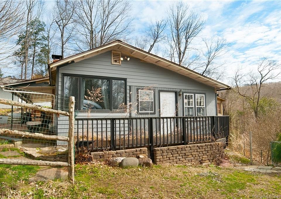 2nd image of 453 Lakeside Rd