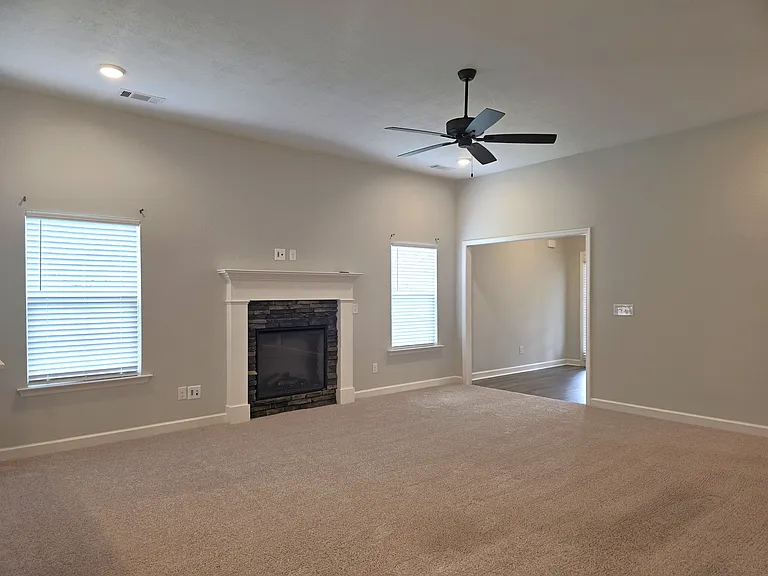 337 Jardon St — Photo 5