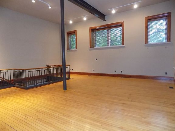 5th image of 1105 N Court St APT 102