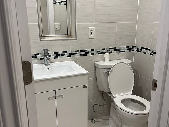 5th image of 540 50th St #2R