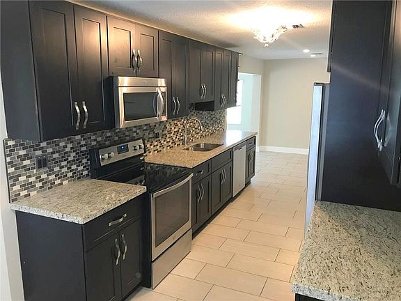 4th image of 619 N Highland Dr