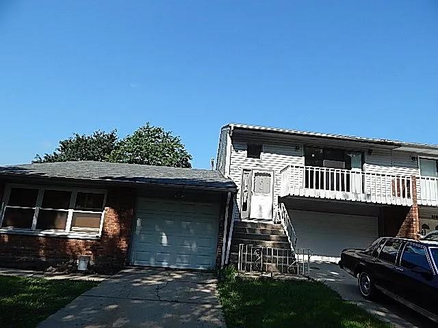 21636 Peterson Ave photo 1