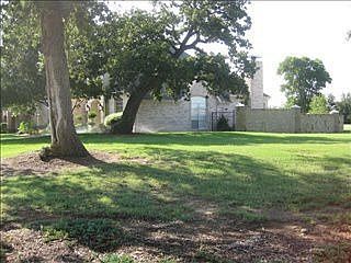 3rd image of 701 Wyndsor Creek Dr