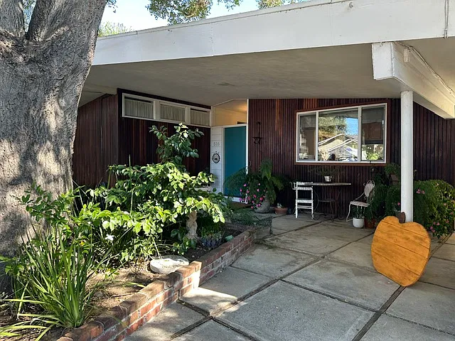 3 bed, 1290 sqft, $5,900 — Photo 1