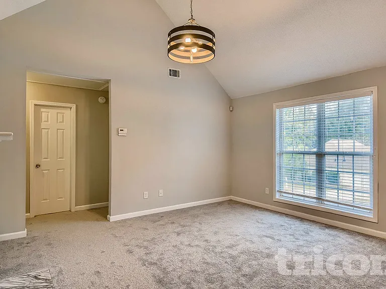 1309 Vine Cir — Photo 10
