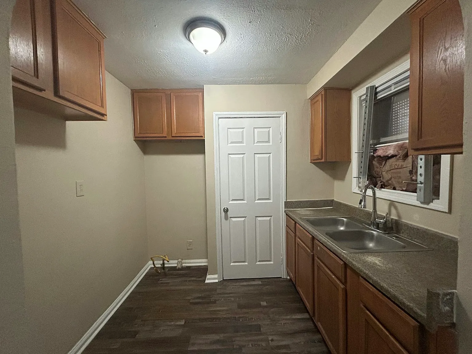 16824 Rutherford Street — Photo 2