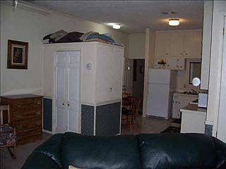 3rd image of 112 N Houston St