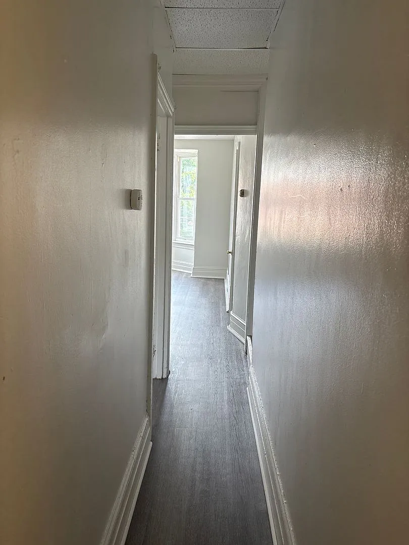 Available Now! 1 Bedroom unit in York — Photo 4