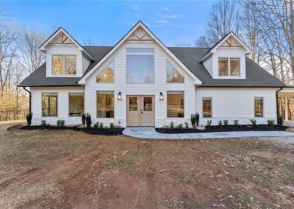 1st image of 945 Hunter Rd