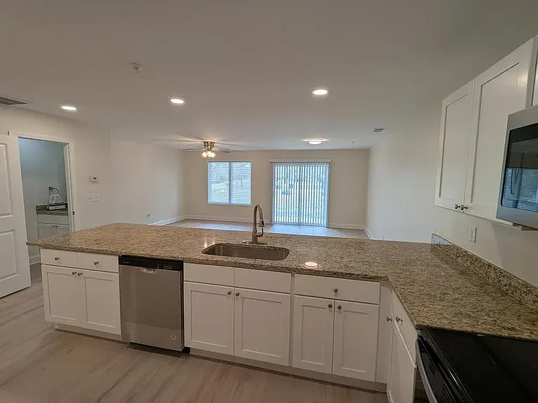 Keystone Luxury Apartments — Photo 9