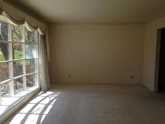 2nd image of 1786 Lochmoor Blvd