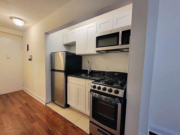 4th image of 205 W 13th St #5R