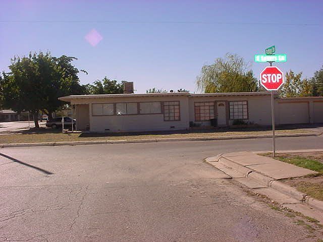 2nd image of 610 Lovers Ln