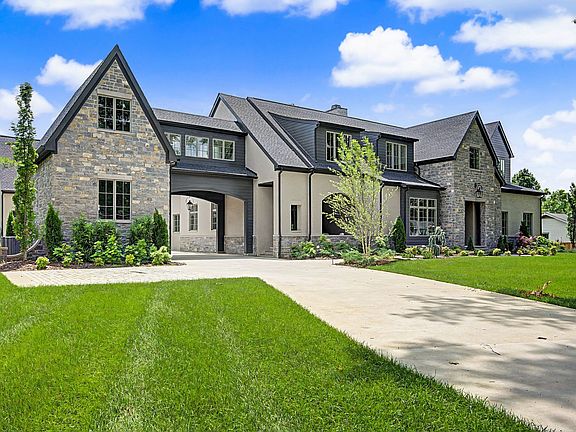 5th image of 226 Williamsburg Cir