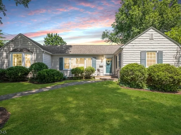 24 Dogwood Ln, New Providence Boro, NJ 07974