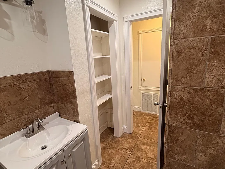 2039 Sauvage Ave — Photo 7