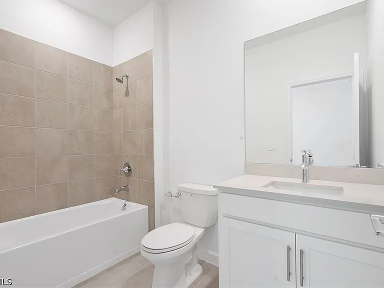 14735 Bluewater Rd — Photo 11