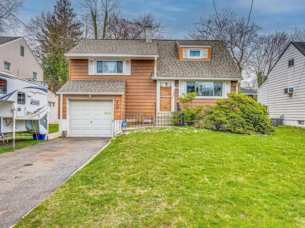 190 McFarlane Rd, Colonia, NJ 07067