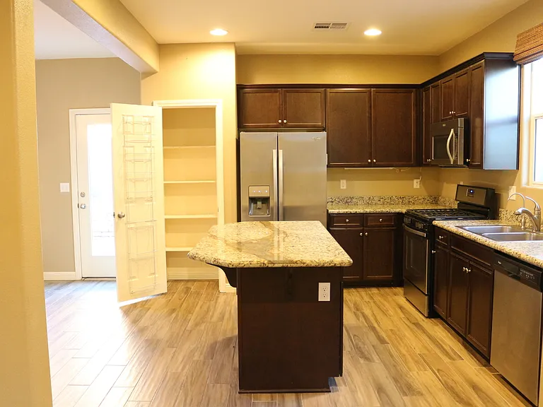 10842 Dobbs Ave — Photo 13