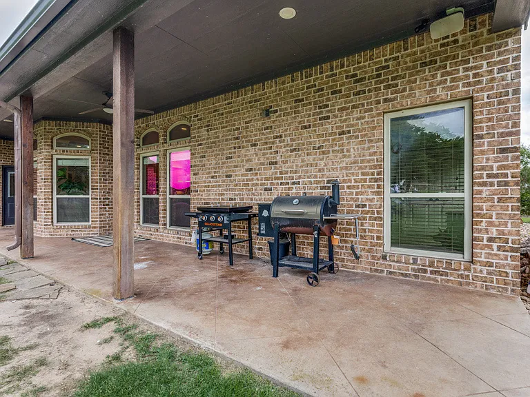 5584 Justine Pl — Photo 6