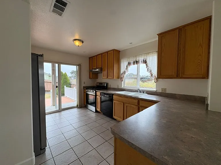 1200 Winchester Ave — Photo 3