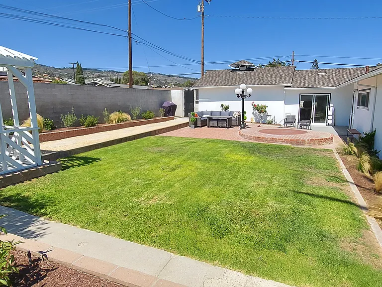 17 Maxine Dr — Photo 17