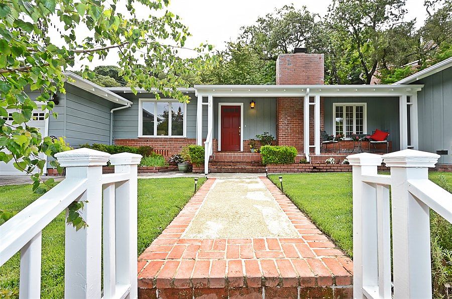 2nd image of 28 Oakwood Rd